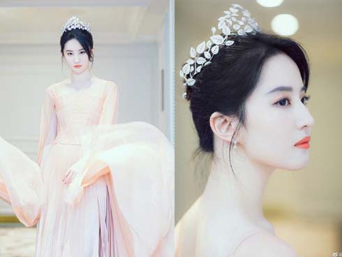 Nhìn pha phá đồ hiệu” của Lưu Diệc Phi lại nhớ đến bộ cánh sến sẩm của Kỳ Duyên năm nào-8