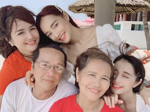 Bất ngờ trước nhan sắc giống hệt nhau của 3 chị em Nhã Phương trong hình ảnh đi nghỉ dưỡng cùng gia đình-3