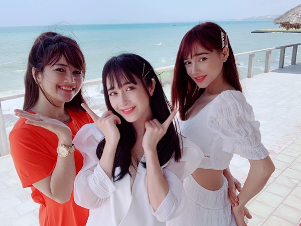 Bất ngờ trước nhan sắc giống hệt nhau của 3 chị em Nhã Phương trong hình ảnh đi nghỉ dưỡng cùng gia đình-4