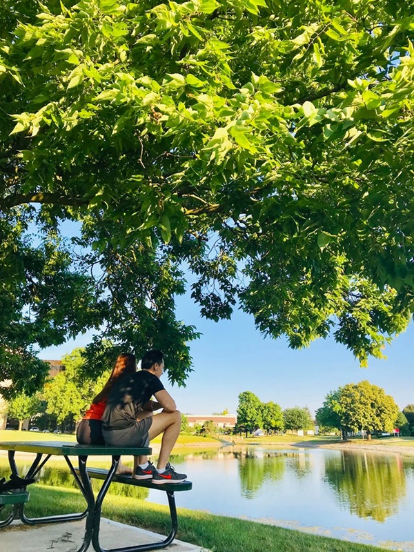 Ngồi lên bàn lại còn đặt chân lên ghế, Hồ Ngọc Hà - Kim Lý bị chê thiếu ý thức khi du ngoạn nước Mỹ-5