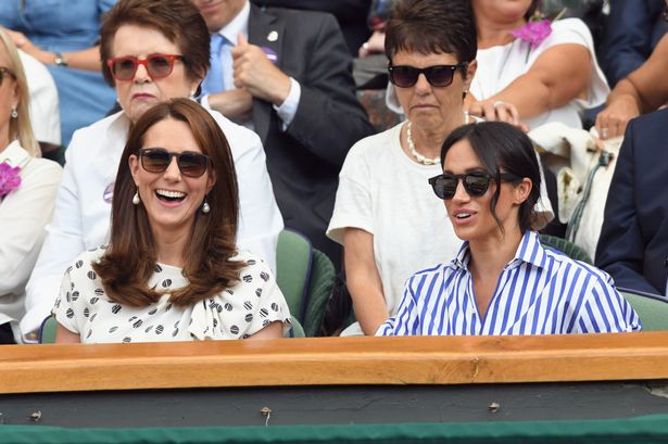 Lần đầu hé lộ mối thù giữa hai nàng dâu hoàng gia nhen nhóm từ món quà vô duyên mà Meghan Markle tặng chị dâu Kate-2