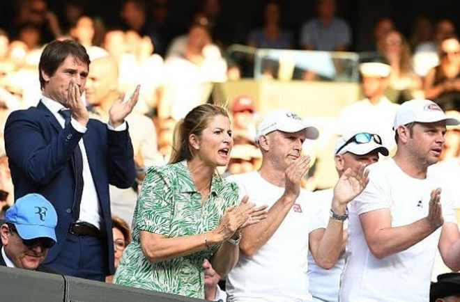 Đỏ mặt ở Wimbledon: Vợ Federer cổ vũ quá sung, hết hồn bung cúc áo-4