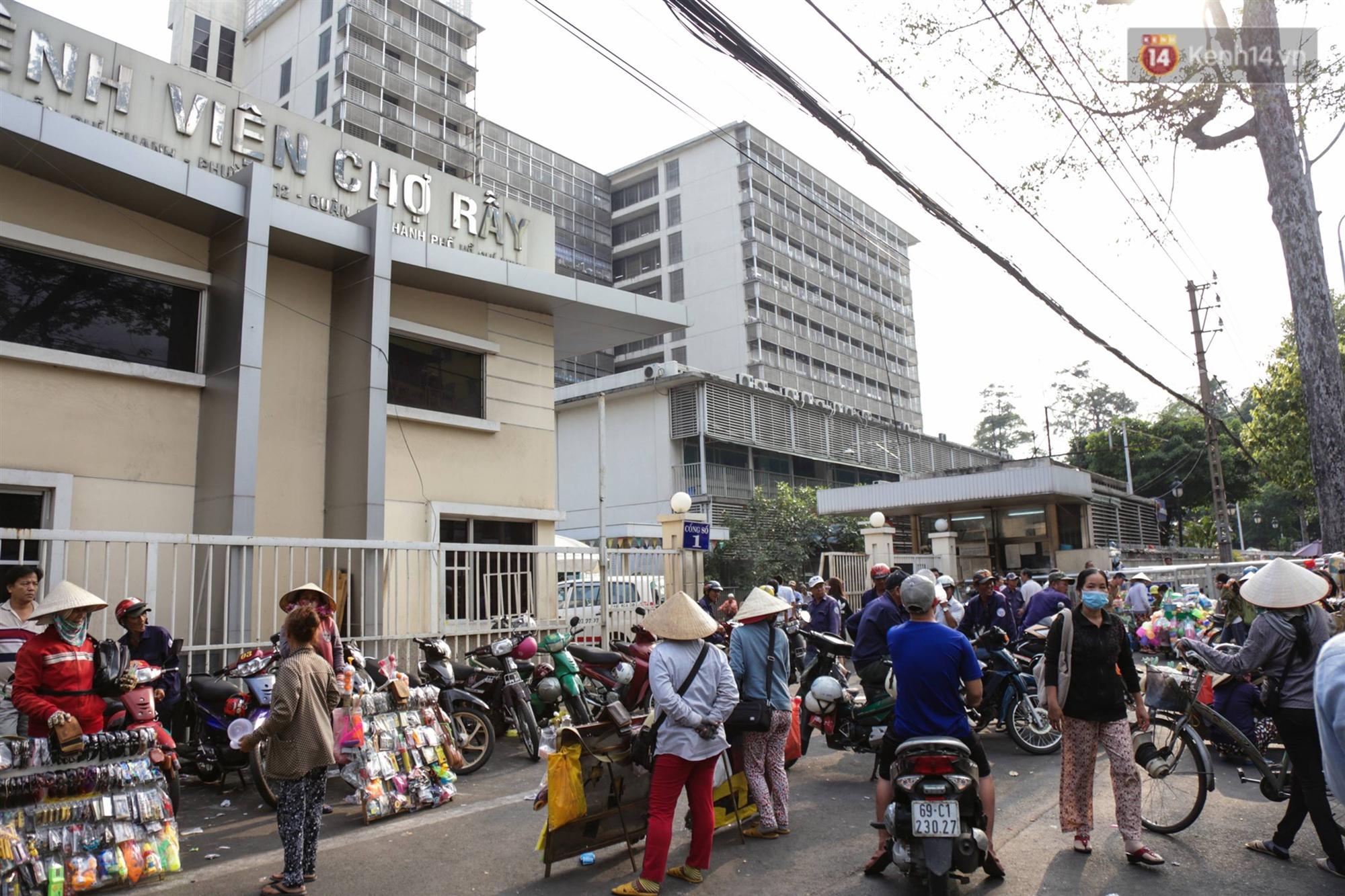 Bệnh nhân tử vong sau 4 tiếng nằm chờ cấp cứu, BV Chợ Rẫy nói do bác sĩ thiếu kinh nghiệm-2