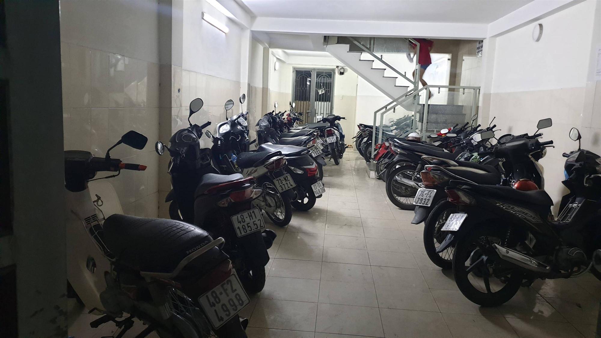 Bắt giữ nhóm trộm đột nhập dãy trọ cuỗm 9 xe máy trong đêm ở Sài Gòn-1