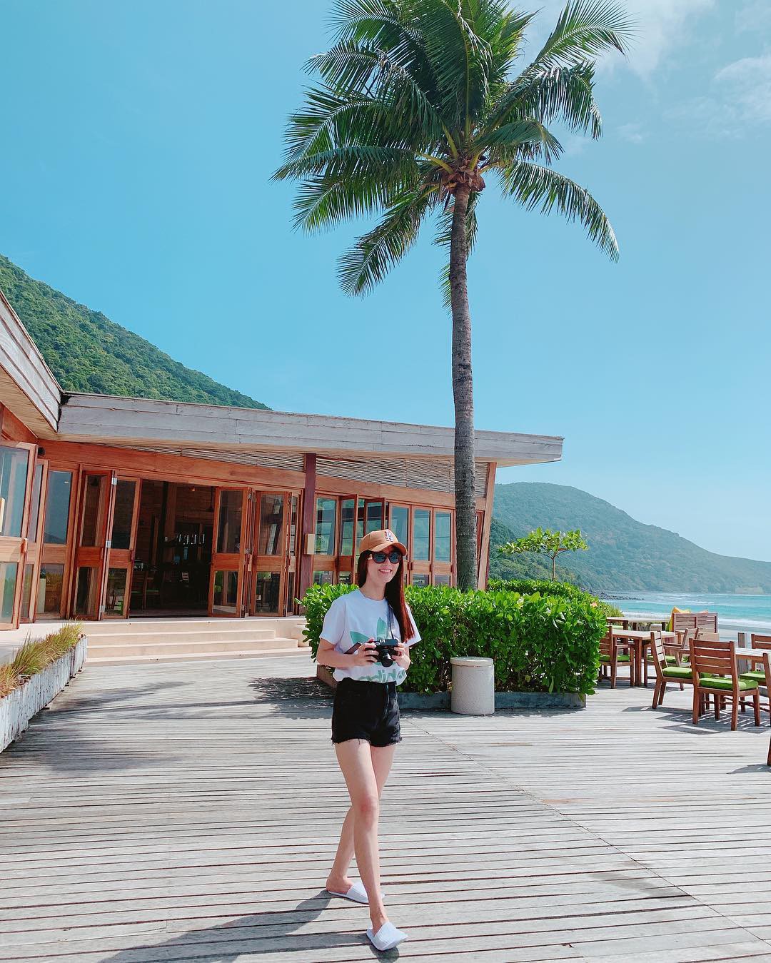 Làm chủ công thức diện đồ đen - trắng với 13 ý tưởng từ sao nữ Việt, và style của bạn sẽ lên đời thấy rõ-13