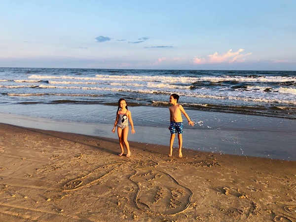 Diva Hồng Nhung diện bikini hai mảnh, khoe cơ bụng hoàn hảo ở độ tuổi U50-2