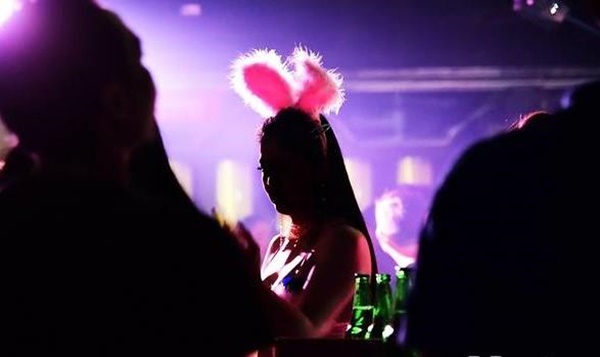 Du lịch tình dục hút khách tới biên giới Thái Lan bất chấp bom&nbsp;đạn-2