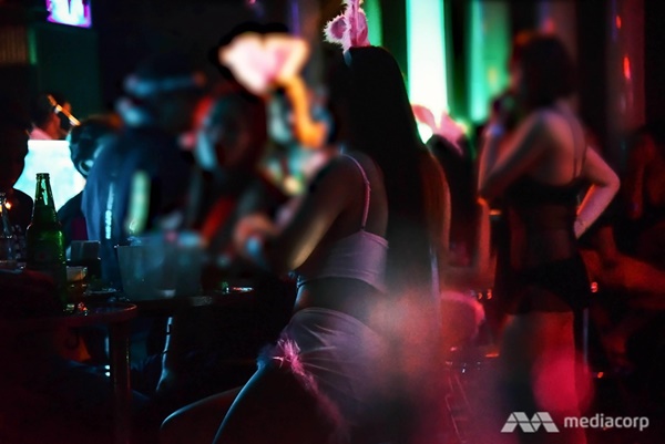 Du lịch tình dục hút khách tới biên giới Thái Lan bất chấp bom đạn-3