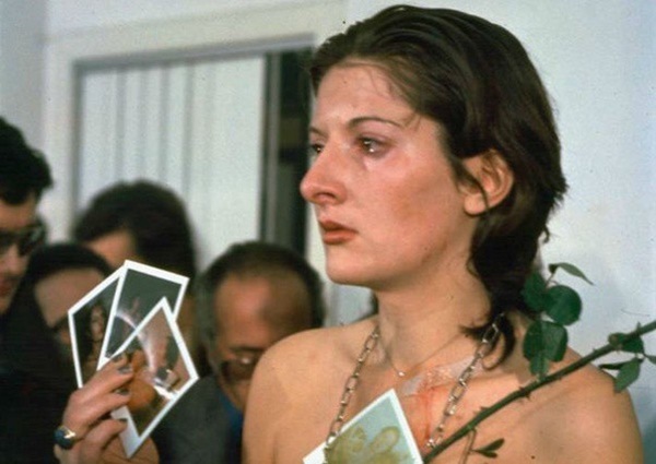 Màn biểu diễn thực nghiệm gây ám ảnh bất kì ai suốt 40 năm, vạch trần mặt tối độc ác ẩn sâu trong mỗi con người-8