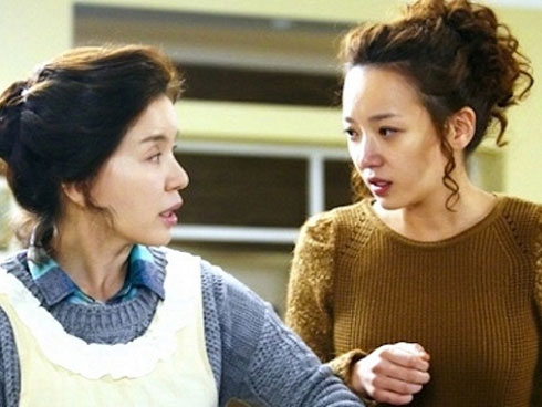 Ngay ngày đầu tiên về làm dâu, em chồng đổ cả một chậu nước bẩn lên người tôi, khi biết được nguyên nhân thì mặt tôi trắng bệch-3