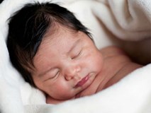 Cách chữa đau mắt đỏ: Trẻ sơ sinh bị đau mắt đỏ, mẹ cứ bình tĩnh làm cách này bé sẽ khỏi hoàn toàn chỉ sau vài ngày Cách chữa đau mắt đỏ: Trẻ sơ sinh bị đau mắt đỏ, mẹ cứ bình tĩnh làm cách này bé sẽ khỏi hoàn toàn chỉ sau vài ngày