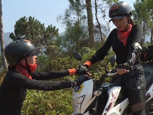 Kỳ Duyên khóc nức nở khi điều khiển xe vượt địa hình