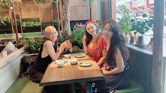 Vân Hugo lộ bụng to, mặc đồ rộng thùng thình, rộ nghi án mang thai-1