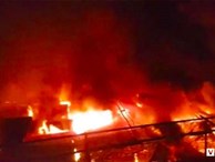 Cháy khủng khiếp chợ ở Đắk Lắk, gần 50 cửa hàng bị thiêu rụi