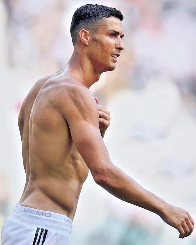 CR7 và The Rock có thân hình đồ sộ như các vị thần, ít ai tin quá khứ từng như que củi-11