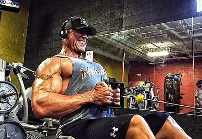 CR7 và The Rock có thân hình đồ sộ như các vị thần, ít ai tin quá khứ từng như que củi-13