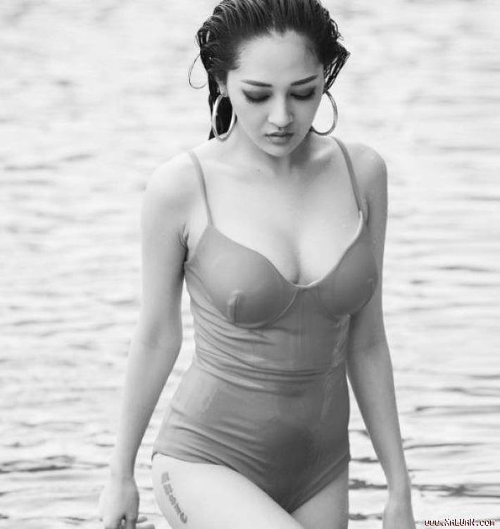 Giật mình khi công nương Kate diện váy lộ điểm tế nhị, nhưng sự thật là gì?-9