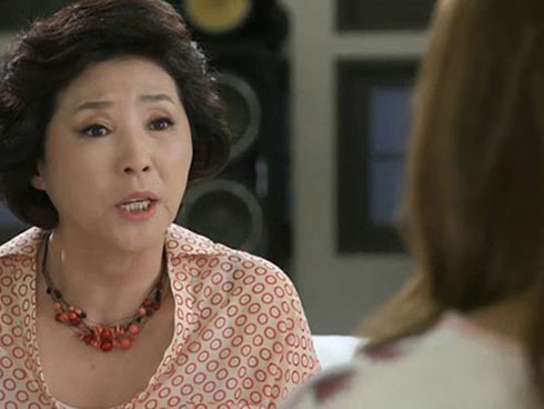 Mới có bầu mà mẹ chồng cho ăn đu đủ xanh, tôi từ chối thì phải uất ngẹn với hành động sau đó của bà-2