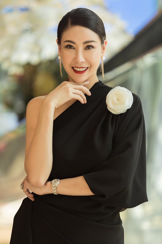 Những mỹ nhân của Vbiz: Mặc tuổi tác vẫn tự tin khoe nhan sắc trẻ trung cùng body săn chắc, gợi cảm khiến khối thiếu nữ phải e dè!-17