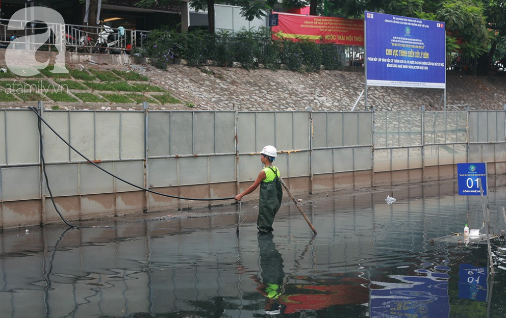 Sông Tô Lịch lại đen kịt, ô nhiễm nặng nề khiến cá chết trắng bụng sau khi bất ngờ trong xanh được vài ngày-6