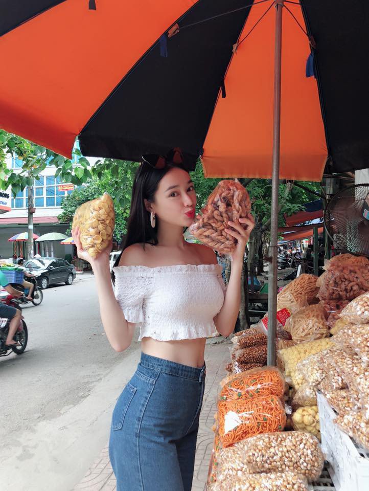 Nổi tiếng là gái ngoan, nhưng mỗi lần diện đồ khoe eo, Nhã Phương lại gây sốt-3