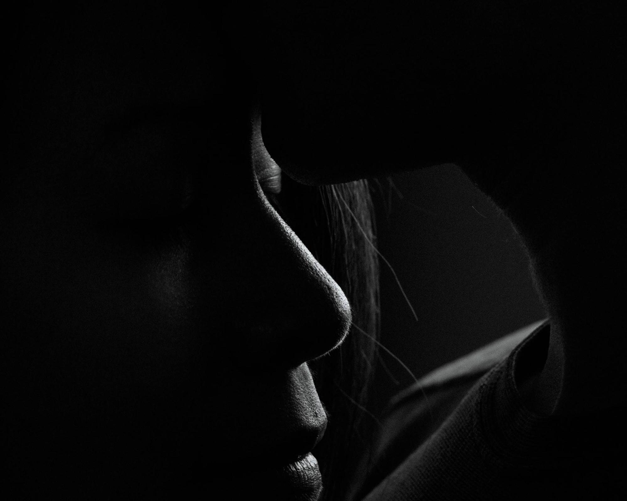 Nhật ký qua ảnh đầy xúc cảm của nữ y tá bị cưỡng hiếp và phải tự mình tìm lấy ánh sáng giữa hố sâu tăm tối-8