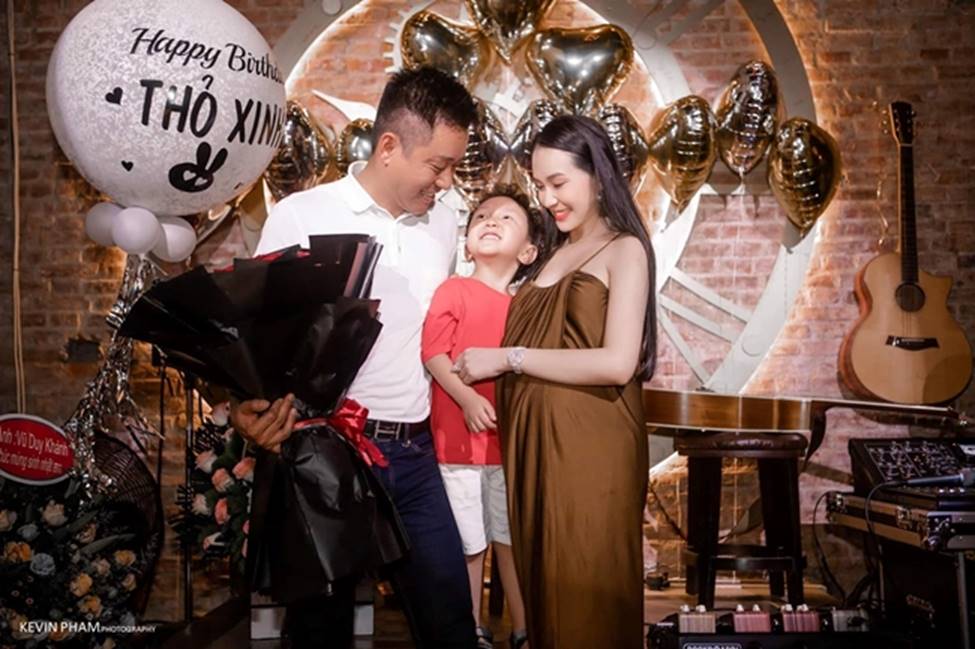 Vợ Tuấn Hưng, hoa khôi cháu dâu bà Tư Hường có bầu vẫn gợi cảm bậc nhất-4