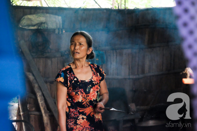 Nụ cười giòn tan của bà ngoại 12, kể chuyện mang bầu 6 tháng vẫn leo trên ngọn dừa, cất được nhà trăm triệu cho chồng-2