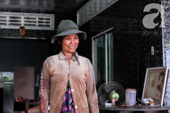 Nụ cười giòn tan của bà ngoại 12, kể chuyện mang bầu 6 tháng vẫn leo trên ngọn dừa, cất được nhà trăm triệu cho chồng-7