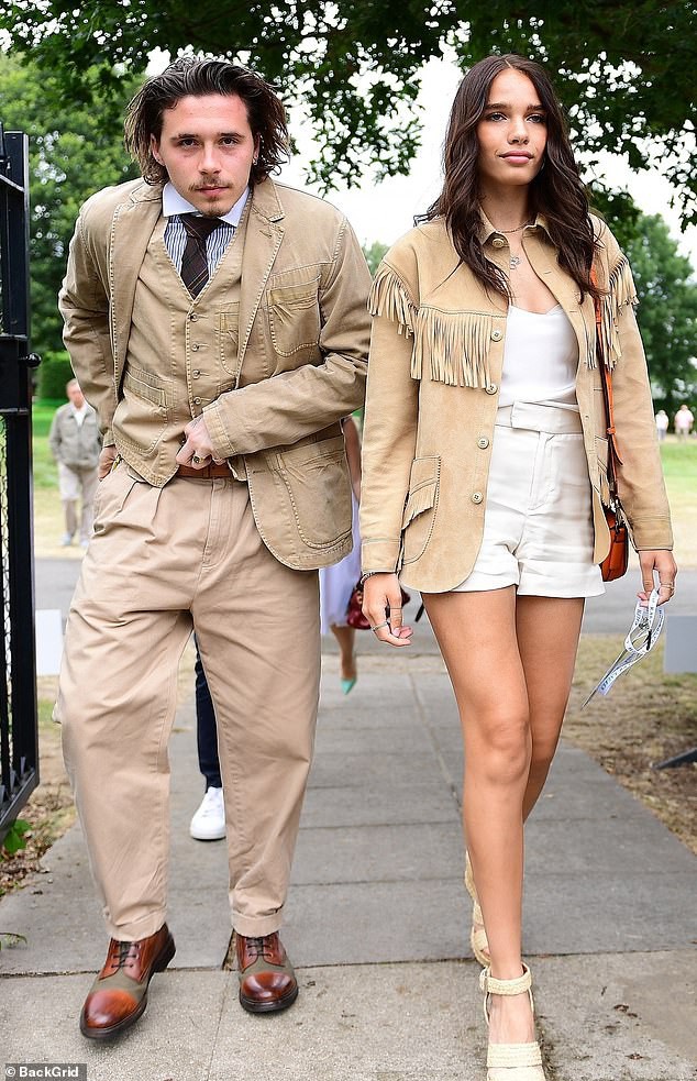 Cậu cả nhà Beckham gây sốc với dáng vẻ vừa già vừa lôi thôi, sánh vai bên bạn gái hơn tuổi mà vẫn như bố con-3