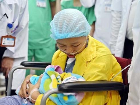 Sốc: Một tàu du lịch trên vịnh Hạ Long đặt camera quay lén du khách trong nhà vệ sinh-2