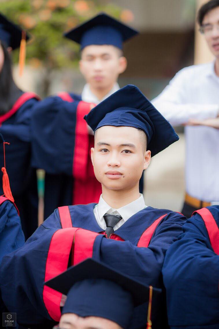 Thủ khoa khối A toàn quốc với Hoá 10, Toán 9.8 nhưng Tiếng Anh suýt liệt 1.4: Đang đi làm thuê ở Sài Gòn thì nghe tin đỗ thủ khoa-1