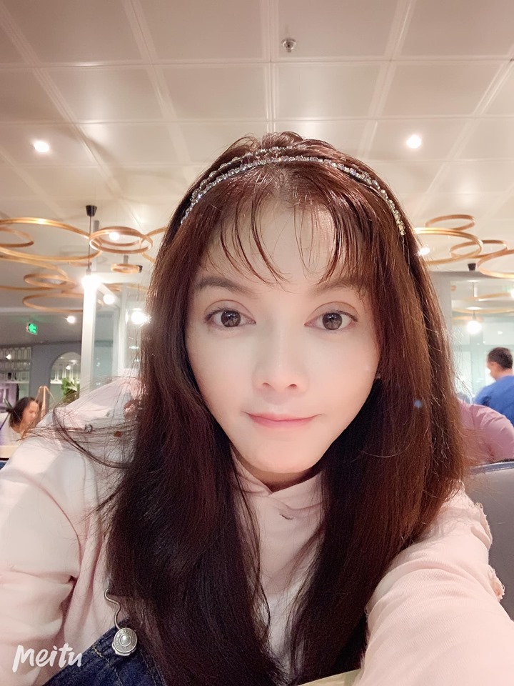 Định hack tuổi với mái mưa lưa thưa, Lý Nhã Kỳ không ngờ phá sản vì nhan sắc kém sang hơn hẳn-4