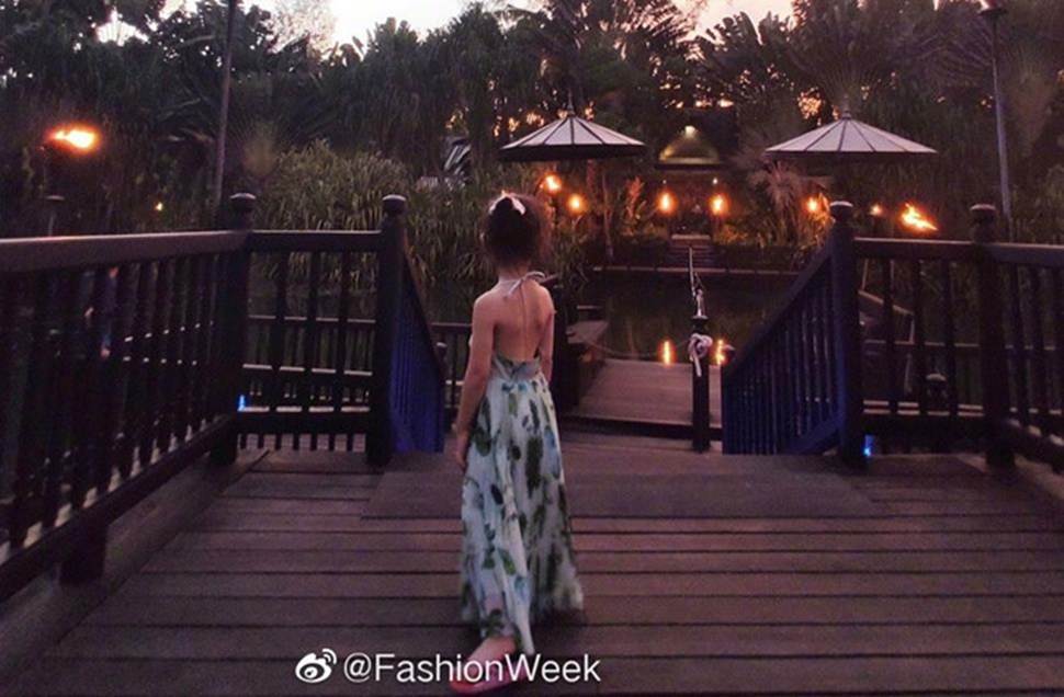 Con gái 3 tuổi của Hoa hậu Trương Tử Lâm sớm sở hữu đôi chân dài-3