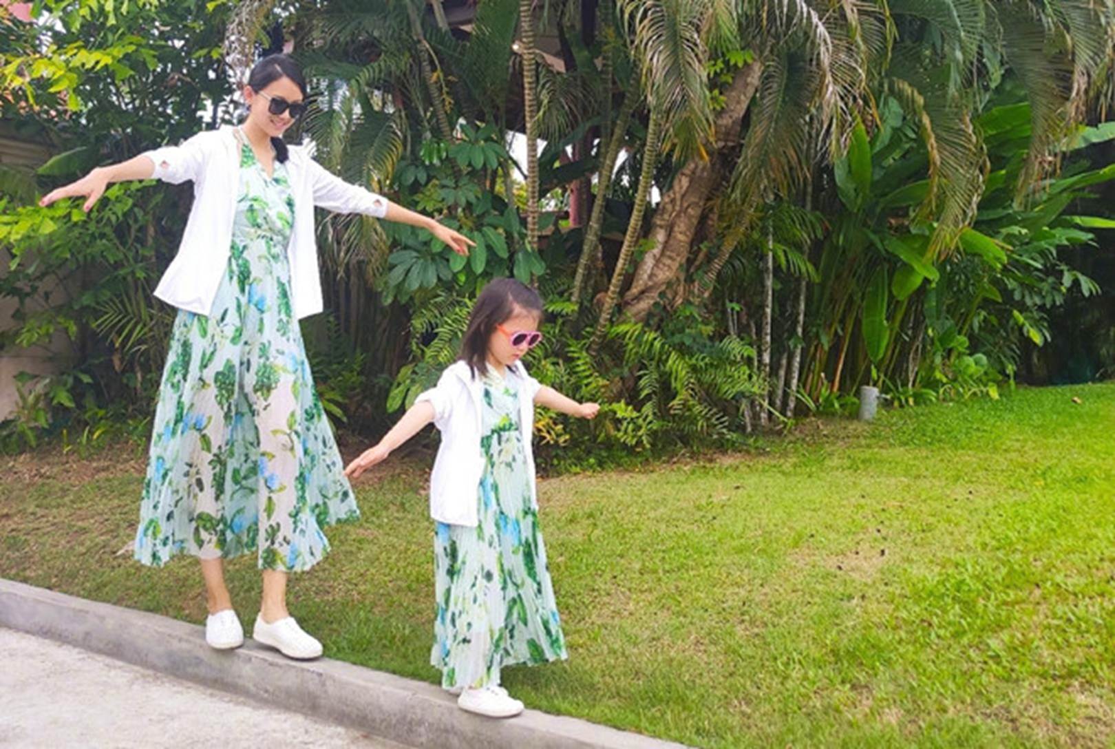 Con gái 3 tuổi của Hoa hậu Trương Tử Lâm sớm sở hữu đôi chân dài-4