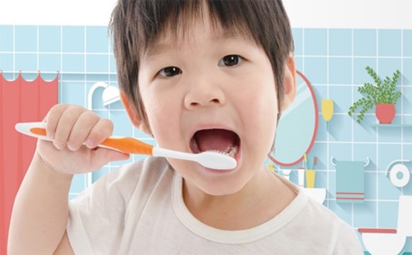Bé 3 tuổi nghiện kẹo nhưng lười đánh răng, bố mẹ sốc khi con bị vi khuẩn ăn lên mắt-3