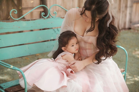 Cuồng phim công chúa từ nhỏ, Hải Băng quyết tâm chụp một bộ ảnh như trong truyện cổ tích với con gái-1