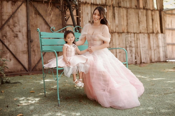 Cuồng phim công chúa từ nhỏ, Hải Băng quyết tâm chụp một bộ ảnh như trong truyện cổ tích với con gái-2