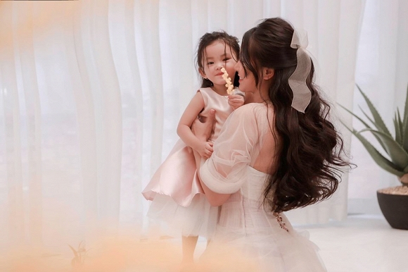 Cuồng phim công chúa từ nhỏ, Hải Băng quyết tâm chụp một bộ ảnh như trong truyện cổ tích với con gái-6