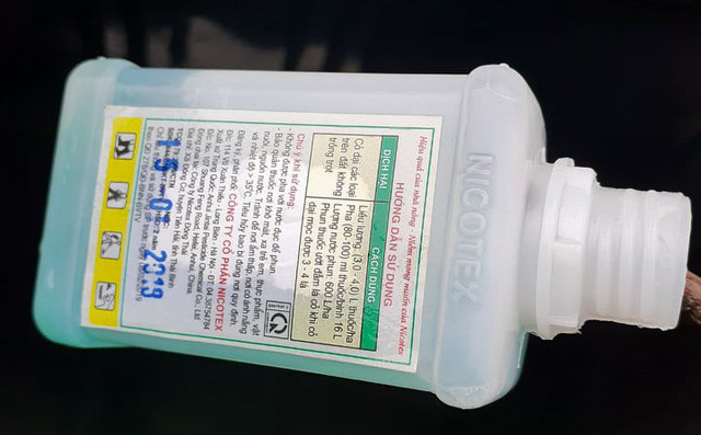 Gia đình ở Phú Thọ tố bị bỏ thuốc sâu vào bồn nước, 3 người phải đi cấp cứu-1