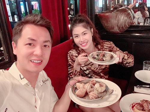 Vợ xinh của Đăng Khôi đi du lịch vẫn vào bếp làm món nhà giàu: Bất ngờ với mức giá-8