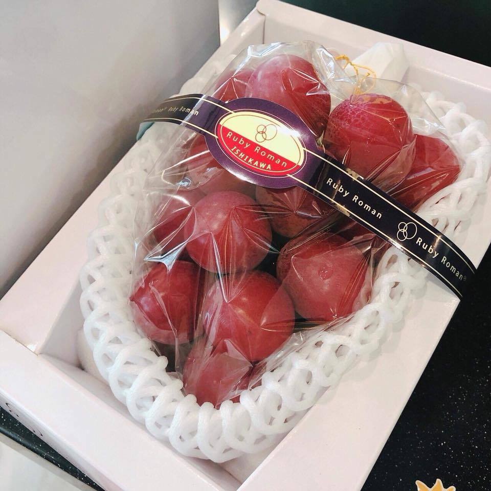 Chùm nho 250 triệu đồng, dân giàu Việt mua 1 quả về ăn thử-2