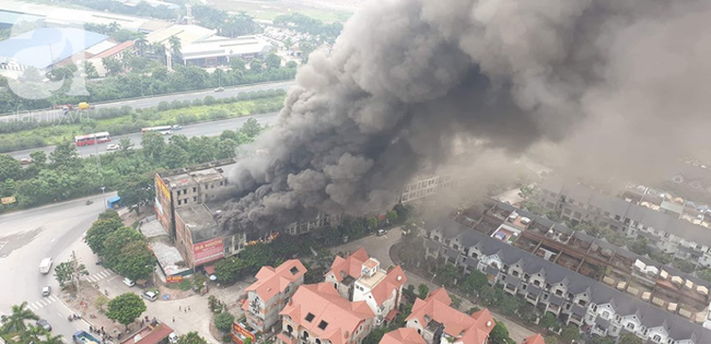 Cháy dữ dội ở Thiên đường Bảo Sơn, ít nhất 4 căn hộ liền kề bị thiêu rụi-1