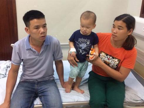 Xe khách lật trong đêm, hàng chục người thương vong-8