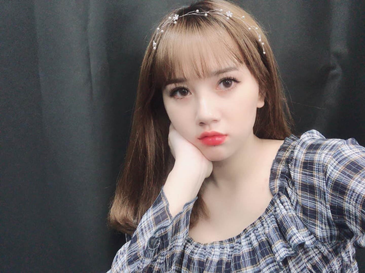 Nữ sinh Sân khấu Điện ảnh được chú ý sau bức ảnh selfie tập quân sự-2