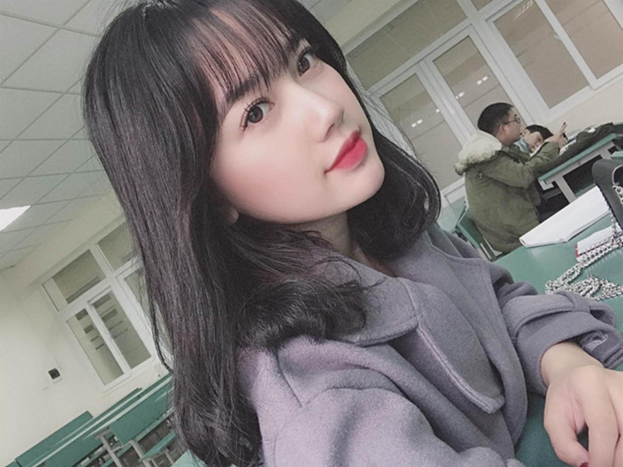 Nữ sinh Sân khấu Điện ảnh được chú ý sau bức ảnh selfie tập quân sự-10