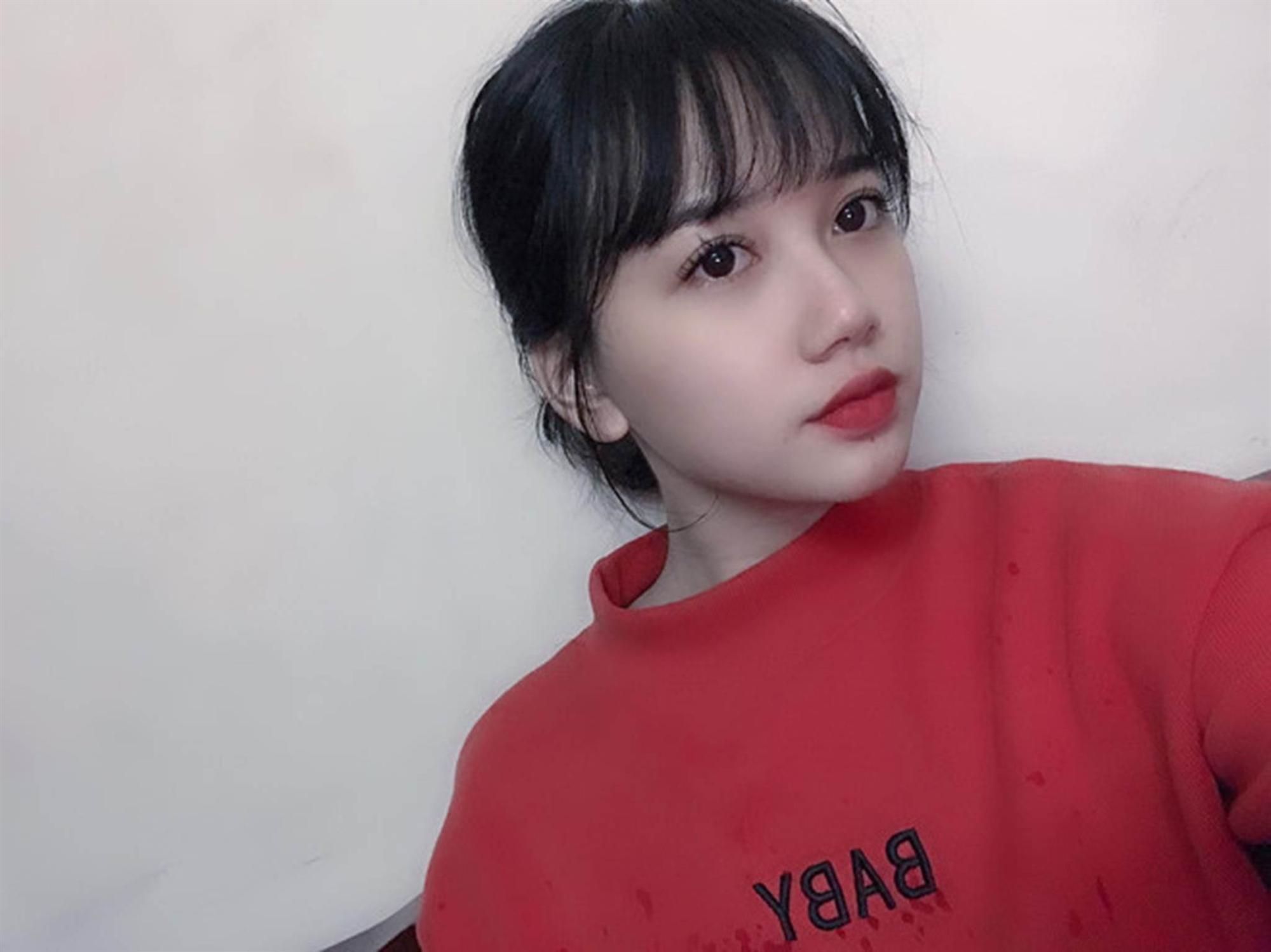 Nữ sinh Sân khấu Điện ảnh được chú ý sau bức ảnh selfie tập quân sự-3