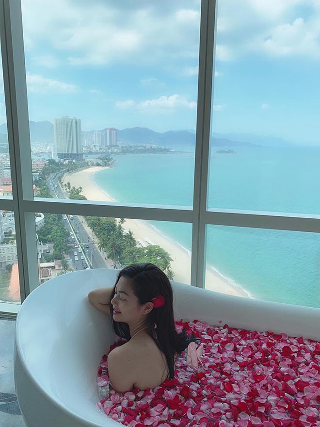 Cuộc sống của cô gái bị lừa gạt tình cảm trong phim Phía trước là bầu trời giờ như thế nào?-4