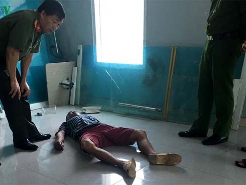 Bàng hoàng phát hiện xác người nhà bệnh nhân trong bệnh viện có bơm kim tiêm