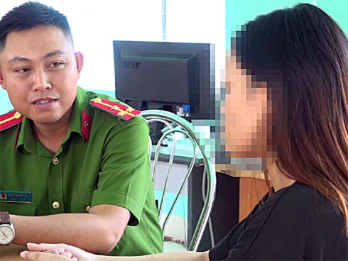 Cậu bé bán vé số bị cướp 1,2 triệu đồng, đánh đập dã man-4